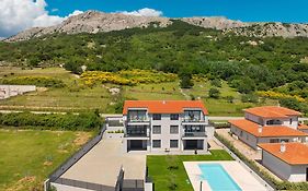 Poolside Apartments Anabella